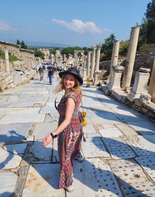 Belinda_Jackson_Ephesus_Turkey2MR woman in ruins